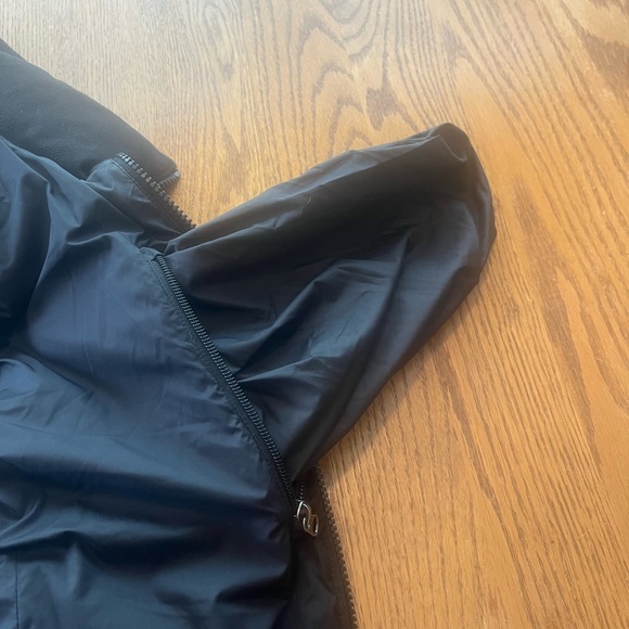 The North Face 550 Black Satin Quilted Puffer Vest Packable Size M - Picture 7 of 11